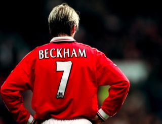 Manchester United LA on Twitter: Hace 25 años, David beckham hizo su debut en Premier League con el United. ¿Cuál es el mejor que tienen de Becks vestido con