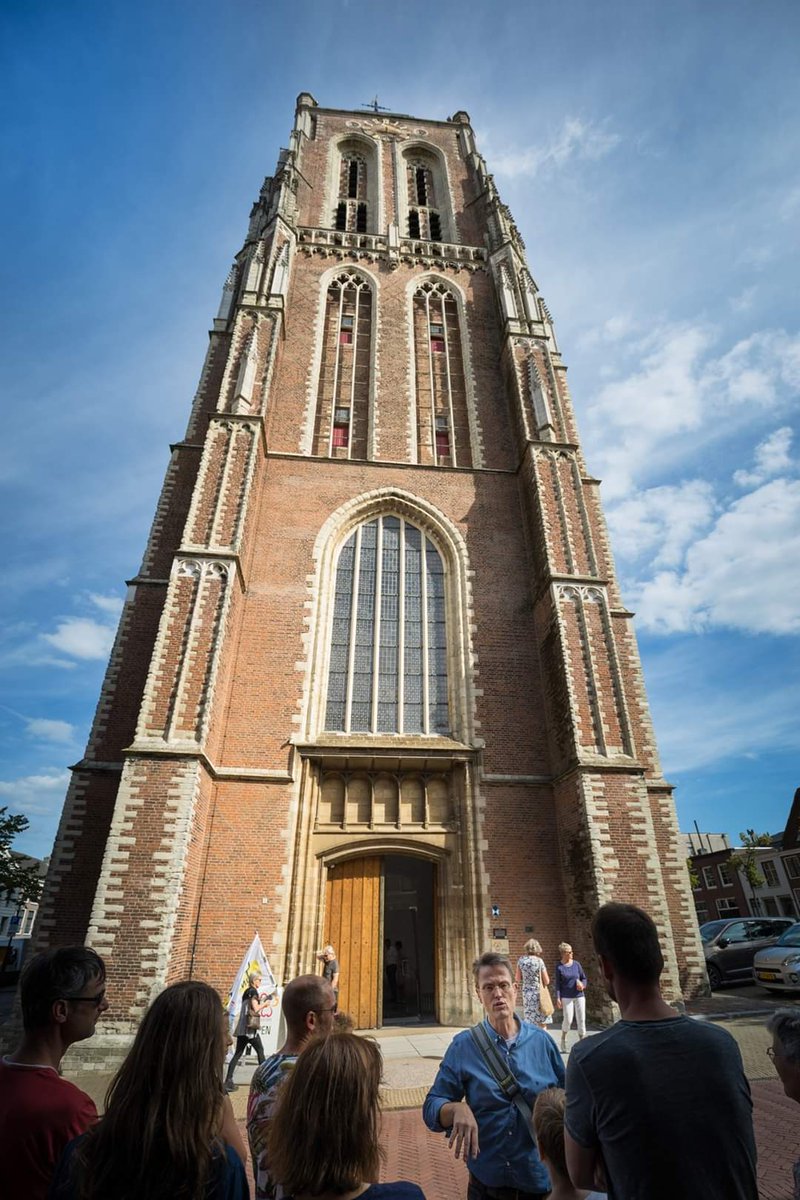 VVVGorinchem's tweet photo. TROOSTMUZIEK | We missen de gezelligheid in de stad! Daarom gaat beiaardier Henny Blom elke maandag in april op het carillon in de Grote Toren spelen. Van welk lied word jij blij? Noem jouw #troostmuziek hieronder en wie weet hoor je jouw lied komende maandagen van 9.30-10.30 uur https://t.co/UxoW5s3Sbw
