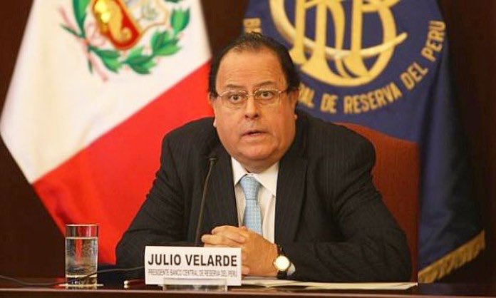 alvarezrodrich's tweet photo. Estupenda clase de economía que acaba de dar esta mañana a todo el país el presidente del @bcrpoficial Julio Velarde en @RPPNoticias, ojalá ayude a que muchas autoridades del país dejen de proponer tantas tonterías en estos días que son rebotadas con entusiasmo en algunos medios https://t.co/WyujuEUYCU