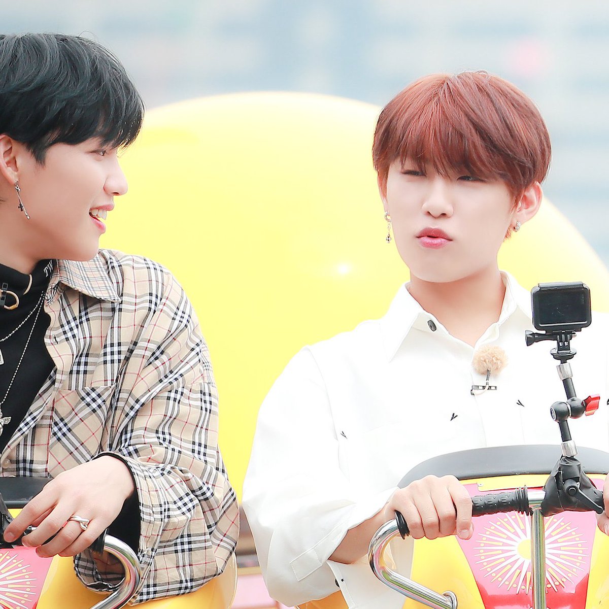 IAATJMM's tweet photo. เจ้าพวกปูซาน at Lotte World🎢

#AB6IX #에이비식스 #임영밈 #박우진 #อิมยองมิน #พัคอูจิน #N_fanart03 https://t.co/2n4qsOH0PT