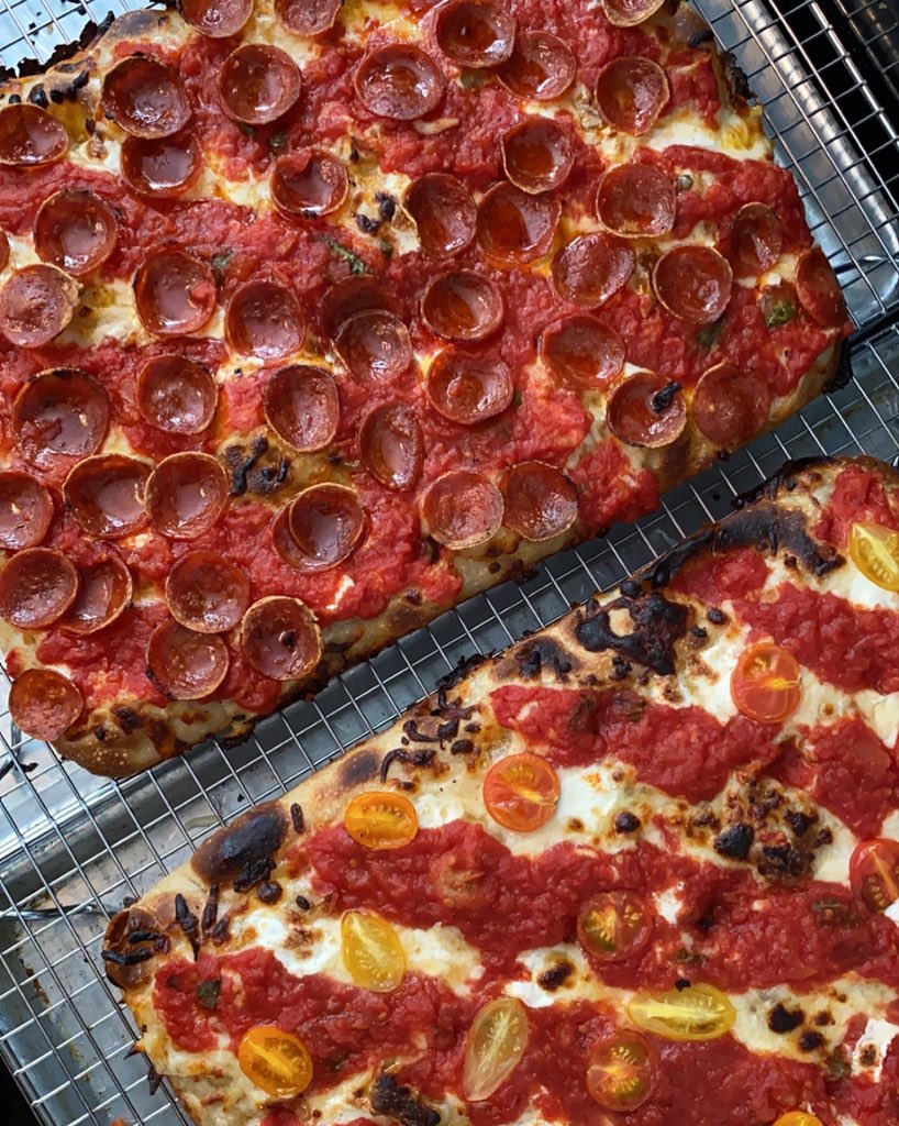 oldgregspizza's tweet photo. don’t let that florida man fool you. ⚡️
my zzzza has had these 🐅 stripes since ∞.
#keepitOG #oldgregspizza https://t.co/BI8X7I4QbB