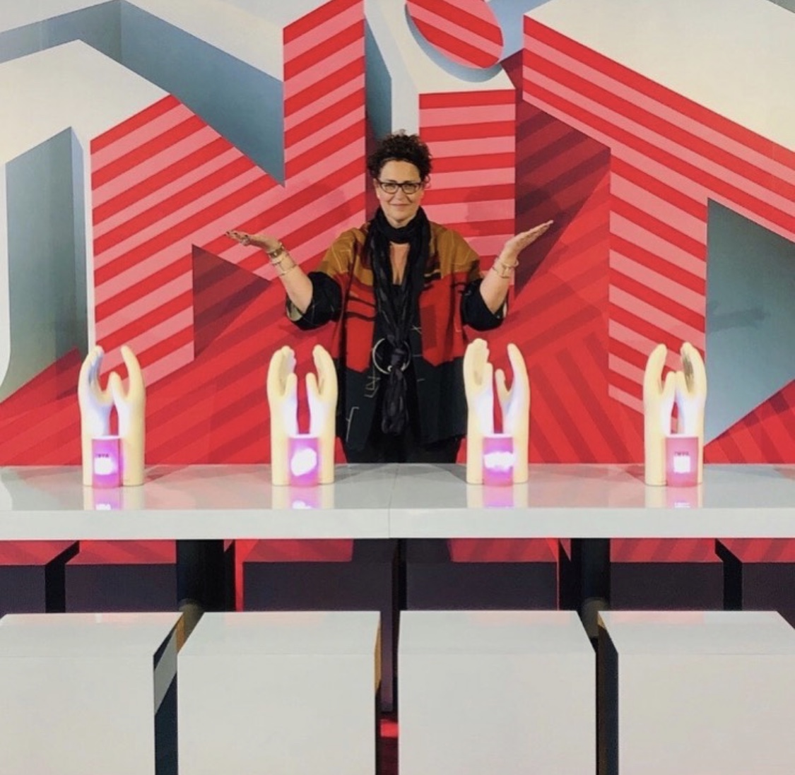 DIFFANational's tweet photo. Today's #tbt is from #DiningbyDesign2019 with an installation by @InteriorDesign featuring our friend Cindy Allen. Thank you for supporting DIFFA &amp; for helping us make a DIFFA-rence!
#DIFFAnational #fightingAIDS #fightingHIV #AIDSawareness #HIVawareness #socialactivism https://t.co/HLBTq6sQdx