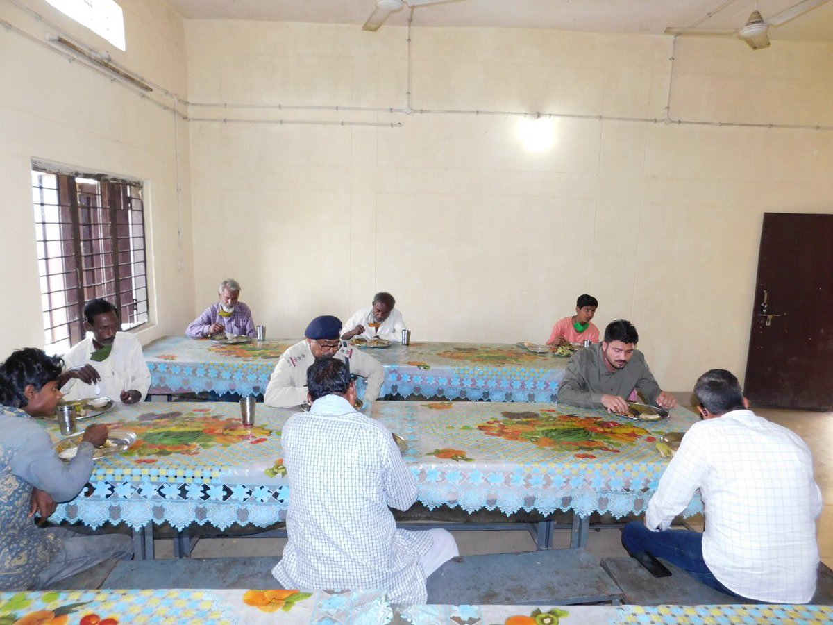 Wonderful gestures by District team <a href="/SurajpurDist/">Surajpur</a> today !
Collector Deepak Soni ,SP, SDM ,Tehsildars took lunch with 631 #migrant stranded labourers in 31 camps ! 
Such gestures will make them more comfortable &amp; confident ! <a href="/IASassociation/">IAS Association</a> <a href="/ChhattisgarhCMO/">CMO Chhattisgarh</a> <a href="/LabourMinistry/">Ministry of Labour & Employment, GoI</a> #labour