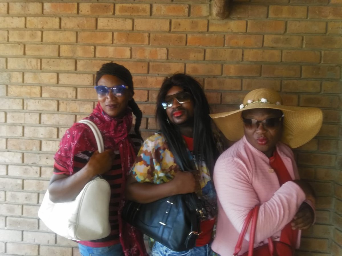 lebstikano's tweet photo. #MenWithWeaves https://t.co/GZfv1DDkTA