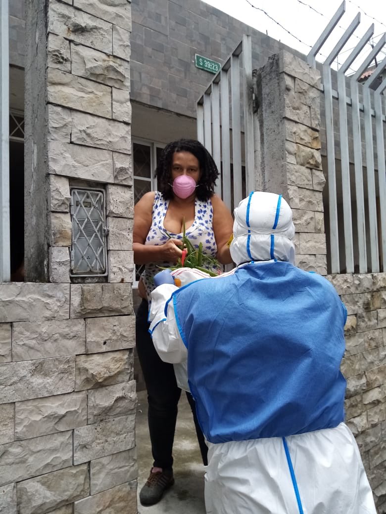 analualmeida's tweet photo. Contenta de haber podido gestionar la ayuda para mis compañerxs del #SindicatoTSUIO Asociación 1o de Mayo, Asociación Goover y Aso TST UIO
Gracias @PaolaPabonC y a donaciones particulares de amigas de Quito, Guayaquil y Cuenca. https://t.co/fMU3540fdG