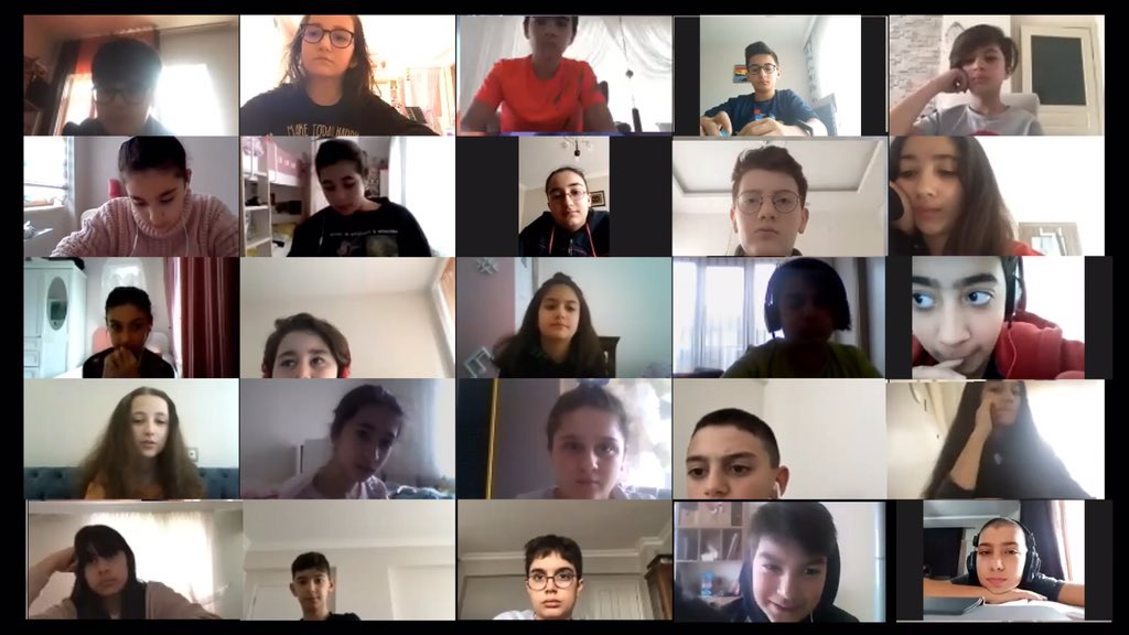 SevincARAS's tweet image. Online olarak gerçekleştirdiğimiz Kodlama&amp;amp;Robotik derslerine saat erken de olsa ilgi yoğun, katılım tam 💓 
#bahcesehirkodluyor
#BkArduino

@BahcesehirSivas @burgencay @duygubiyikoglu @bsraltntas @SevdeKoca2