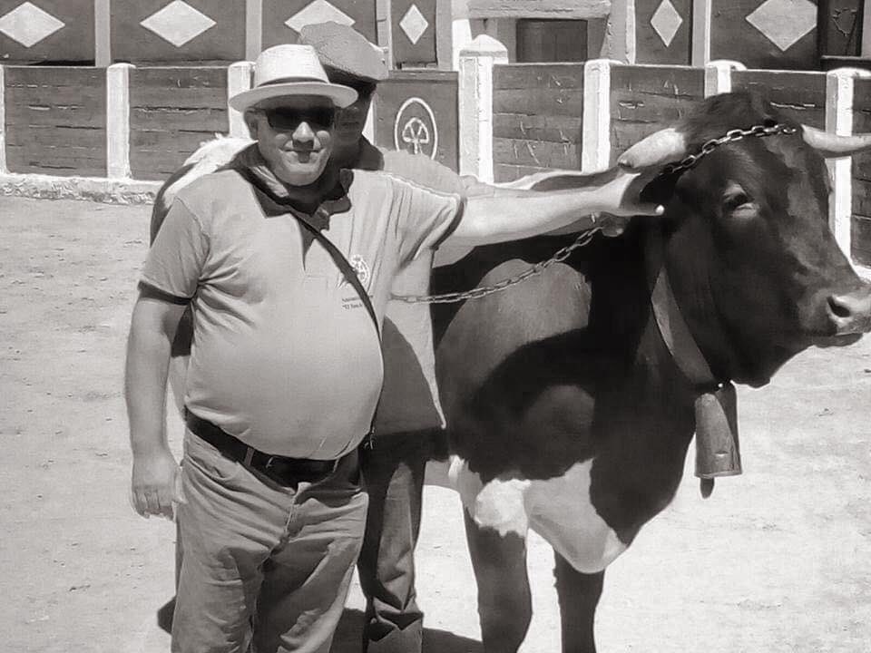 Triste noticia la que recibimos hoy. Nos ha dejado nuestro grandísimo amigo y socio José Castreño “El Bule”. Hoy nos has dejado huérfano sin tu risa y sin tu megáfono. Las campañas en los encierros nunca sonarán igual. Te echaremos de menos amigo. DEP
