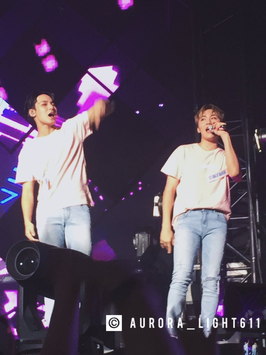 FLOWERSPEAR_'s tweet photo. I am challenging Kpop fans to post a photo you've taken at any Kpop concerts in Malaysia. The only thing is that you DON'T appear in it. Just a pic, no caption. Let's flood our TL to ease this isolation. Copy this, post a photo(s) &amp; let's attend concert virtually in Malaysia! 🇲🇾 https://t.co/qRs4zneTKQ