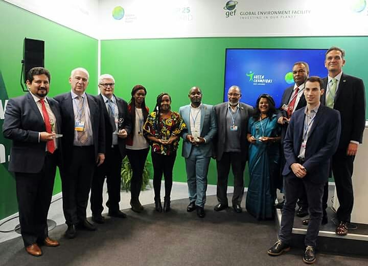 Allintrade's tweet photo. #Tbt:On 6th Dec. 2019, our M.D Muhammed Lubowa was awarded the FIRST EVER GCF Green Champion for the Climate Entrepreneur Category hence representing #Uganda on a global scene.
#COP25 #GCFAwards
Photos: IISD Reporting Services/ Diego Noguera & GCF/Angeli Mendoza https://t.co/apsVR2J54f