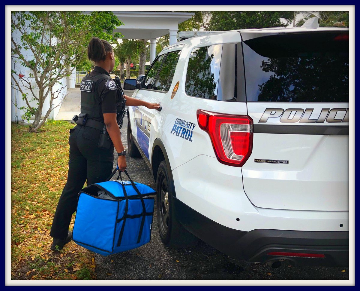 DelrayBeachPD's tweet photo. The CROS Caring Kitchen needed help making home deliveries this week, and DBPD officers were more than happy lend a hand. They loaded PD vehicles with food carriers and went around the city doing their part to help feed those in need during these trying times. #TEAMDelray https://t.co/hO94LIHsju