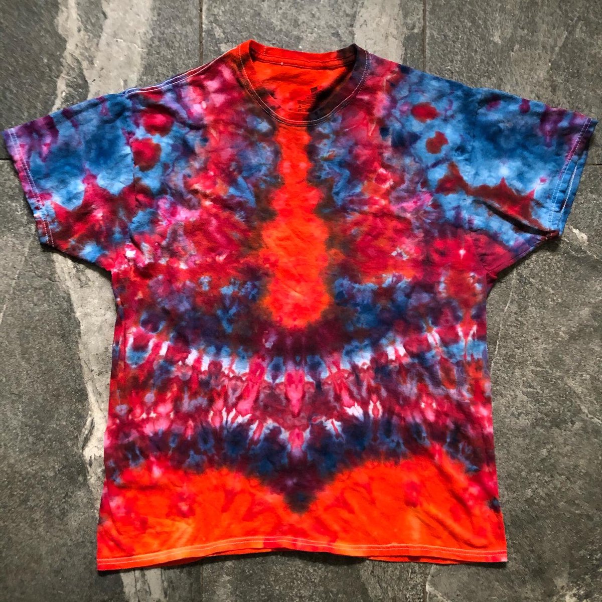 TheLeesOfMemory's tweet image. Had fun bandin' up a batch of #IceAndTime #icedyes for the first time in quite a while so I could hook some friends up (once it is completely safe to do so, of course!) Time to re-up on #FiberReactive #ProcionDyes from the pros at @dharmatrading 🌈🔥