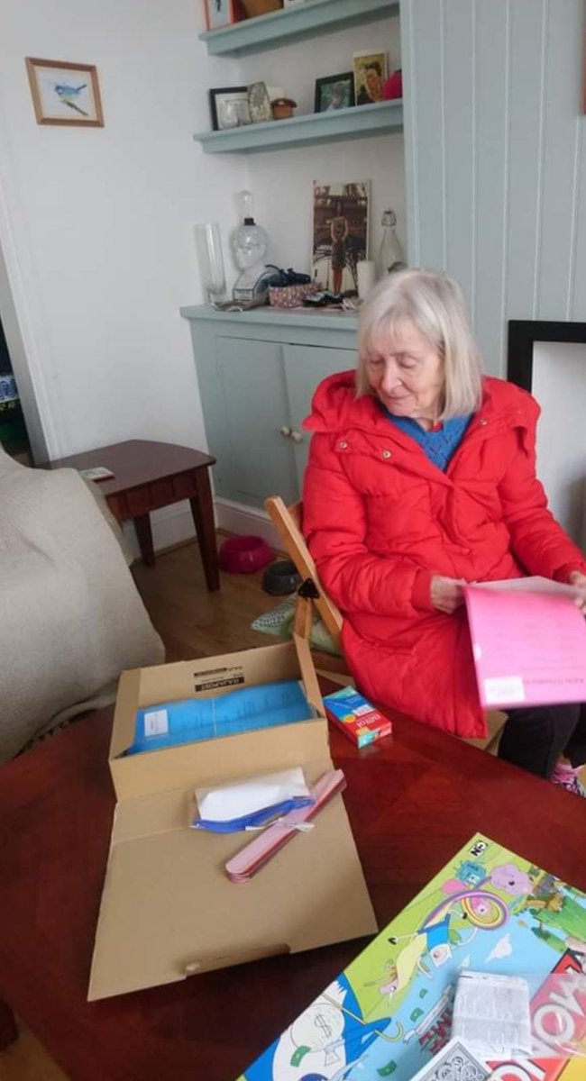 We love seeing photos of our virtual day care service users receiving their activity boxes!💜 
We appreciate your support &amp; have raised £4706 so far! Together we can show people living with dementia and their carers they are not alone age-exchange.org.uk/get-involved/d…