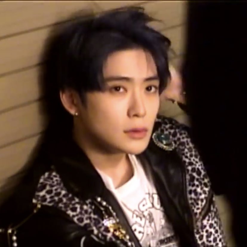 low quality jaehyun tweet media