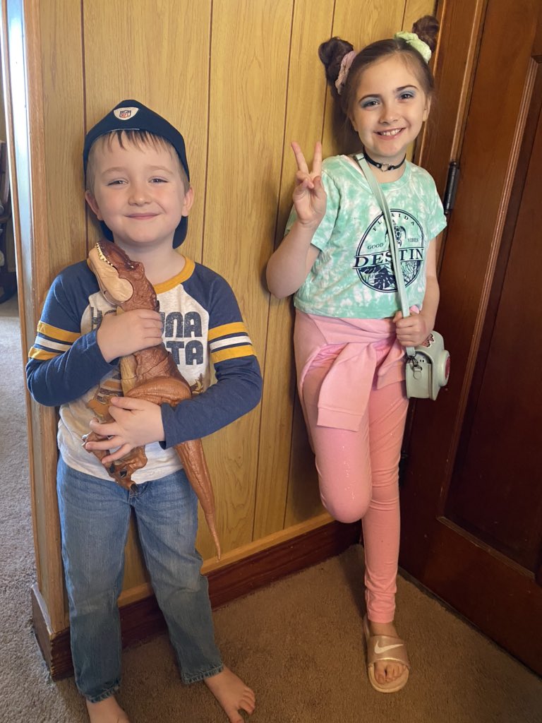 RedheadKy23's tweet photo. Throwback Thursday...90s style
(I wore this hair and makeup look a lot in the 4th grade)
#FLSDSpiritWeek
#forfairbanks
@FairbanksLocal https://t.co/1sqz8meczo