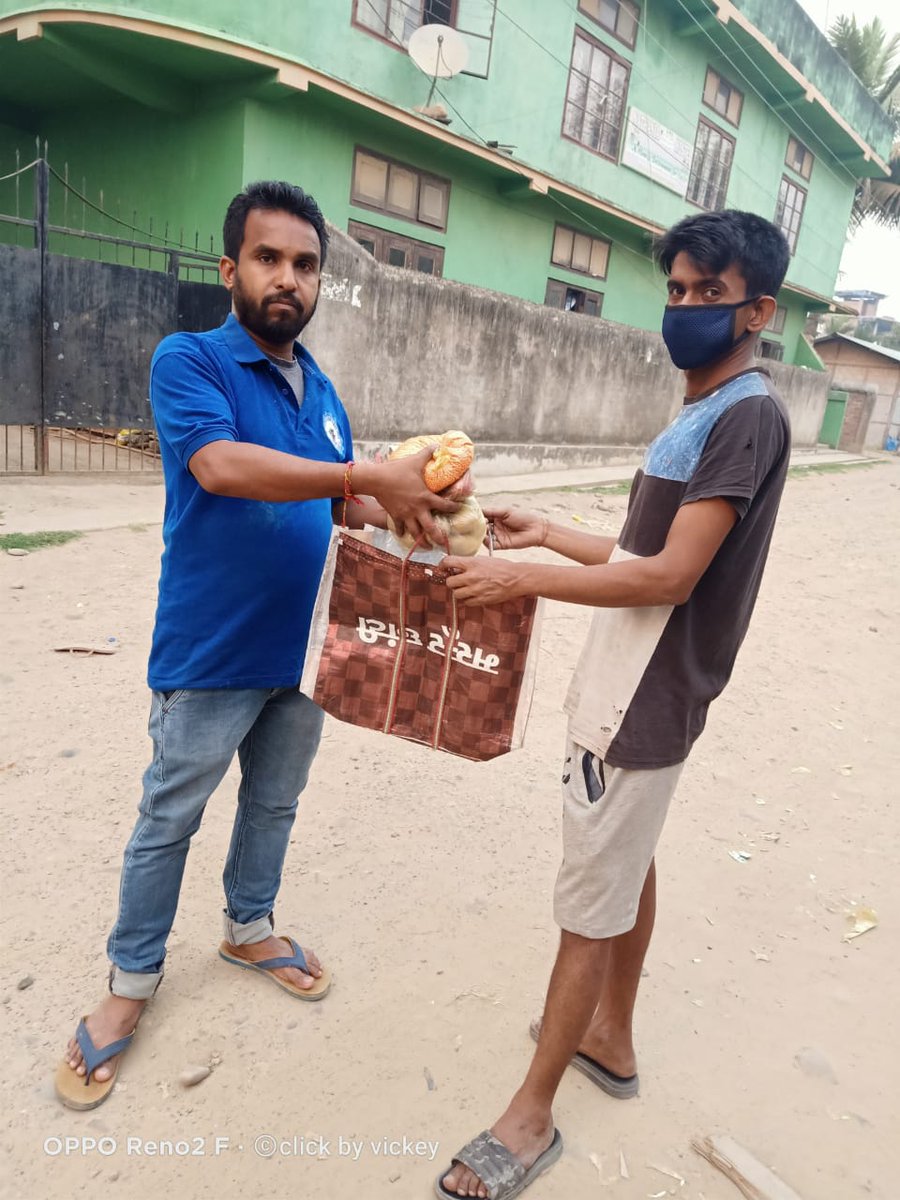 chumoukedima's tweet photo. #day8oflockdown
Chümoukedima Hindu Society has helped Mr.#Bolai with some essential grocessaries and medicine (for his children suffering from fever), he is a resident of ward-3, Chümoukedima who was in need. @narendramodi
#TogetherWeCan
#FightAgainstCOVID19
#IndiaFightsCorona https://t.co/y1Xovq2czc