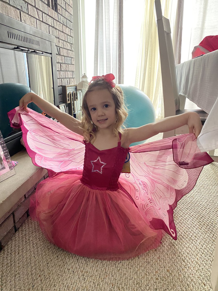 TimmermanPaige's tweet photo. I’m not going to pass up the opportunity to work in yoga pants, so Vayda is doing dress up day for me today! #espiritweek #SalemWildcatPride https://t.co/95mT3JWLjg