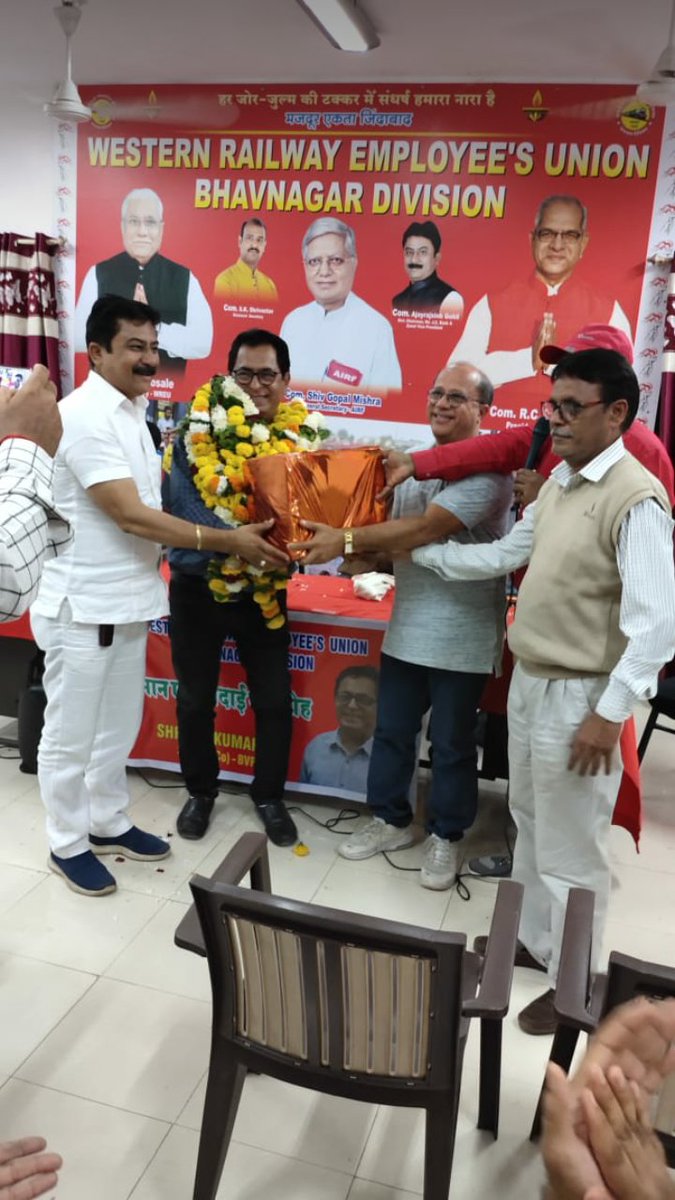 sanjaytirdiya's tweet photo. | @BmsBrms (#PRKP_BVP) की Gate Meeting हुई BG/Workshop के बाहर दिनांक 21/08/2019 को #Gate_Meeting क्यों कि गयी? क्या करने के जरुरत थी? यह सवाल @Gmwrly व @DRM_BVP / @adrm_bvp
के तो हो नही सकते। होना भी नही चाहिए किसी भी परिस्थिति में ।
@MazdoorSangh @brmsunion
#StaySafe #StayHome https://t.co/bO1ZhlzaT8