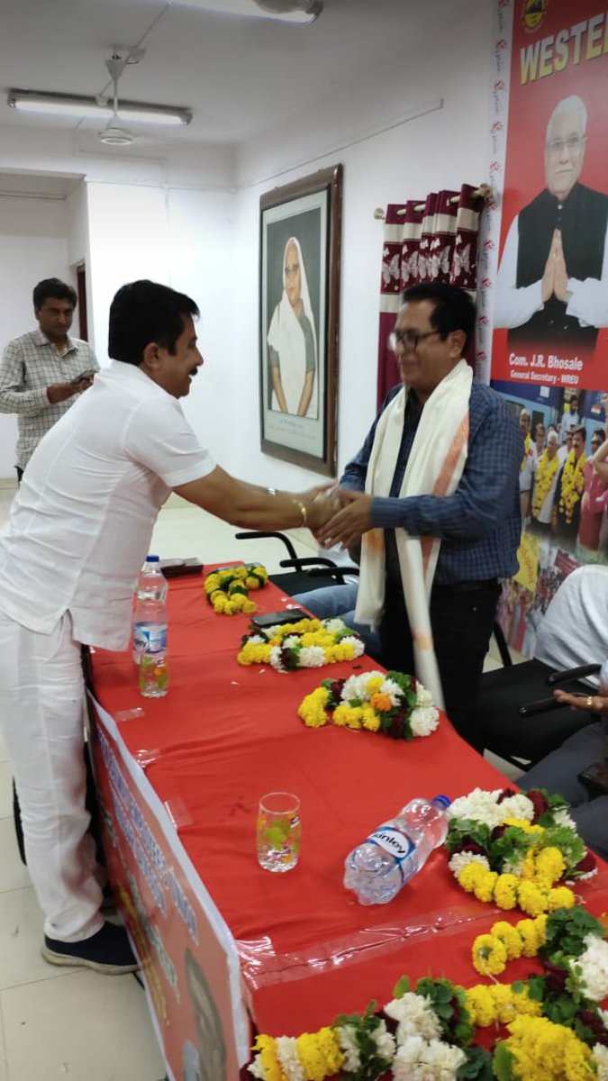 sanjaytirdiya's tweet photo. | @BmsBrms (#PRKP_BVP) की Gate Meeting हुई BG/Workshop के बाहर दिनांक 21/08/2019 को #Gate_Meeting क्यों कि गयी? क्या करने के जरुरत थी? यह सवाल @Gmwrly व @DRM_BVP / @adrm_bvp
के तो हो नही सकते। होना भी नही चाहिए किसी भी परिस्थिति में ।
@MazdoorSangh @brmsunion
#StaySafe #StayHome https://t.co/bO1ZhlzaT8