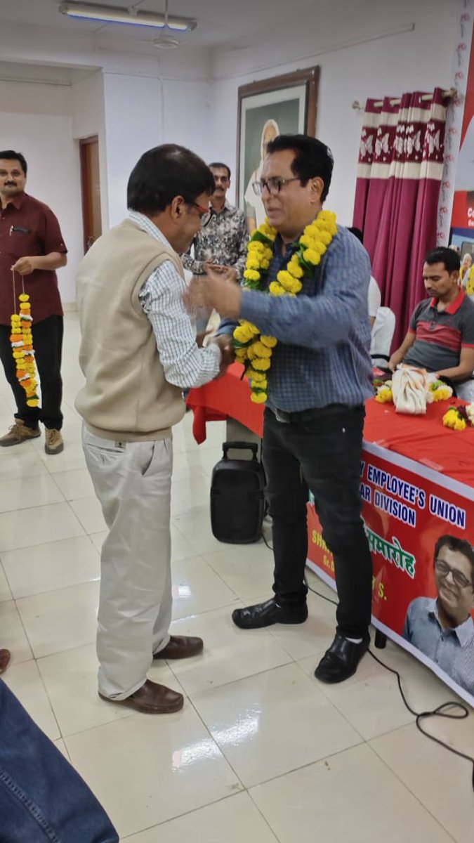 sanjaytirdiya's tweet photo. | @BmsBrms (#PRKP_BVP) की Gate Meeting हुई BG/Workshop के बाहर दिनांक 21/08/2019 को #Gate_Meeting क्यों कि गयी? क्या करने के जरुरत थी? यह सवाल @Gmwrly व @DRM_BVP / @adrm_bvp
के तो हो नही सकते। होना भी नही चाहिए किसी भी परिस्थिति में ।
@MazdoorSangh @brmsunion
#StaySafe #StayHome https://t.co/bO1ZhlzaT8