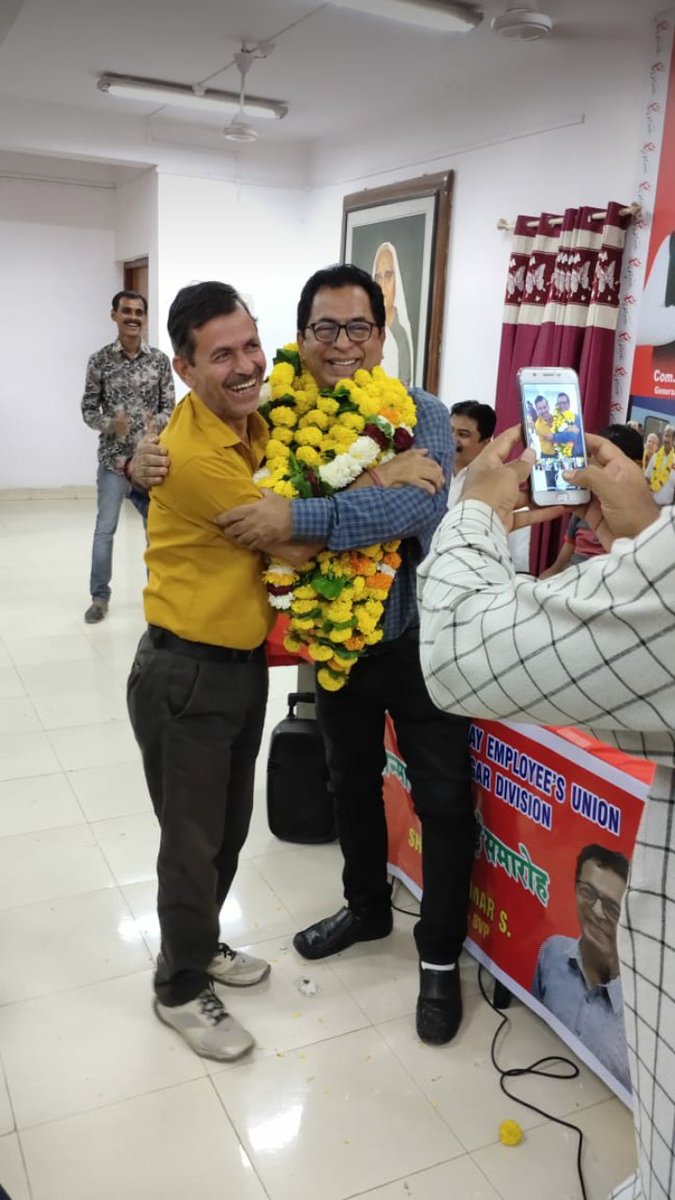 sanjaytirdiya's tweet photo. | @BmsBrms (#PRKP_BVP) की Gate Meeting हुई BG/Workshop के बाहर दिनांक 21/08/2019 को #Gate_Meeting क्यों कि गयी? क्या करने के जरुरत थी? यह सवाल @Gmwrly व @DRM_BVP / @adrm_bvp
के तो हो नही सकते। होना भी नही चाहिए किसी भी परिस्थिति में ।
@MazdoorSangh @brmsunion
#StaySafe #StayHome https://t.co/bO1ZhlzaT8