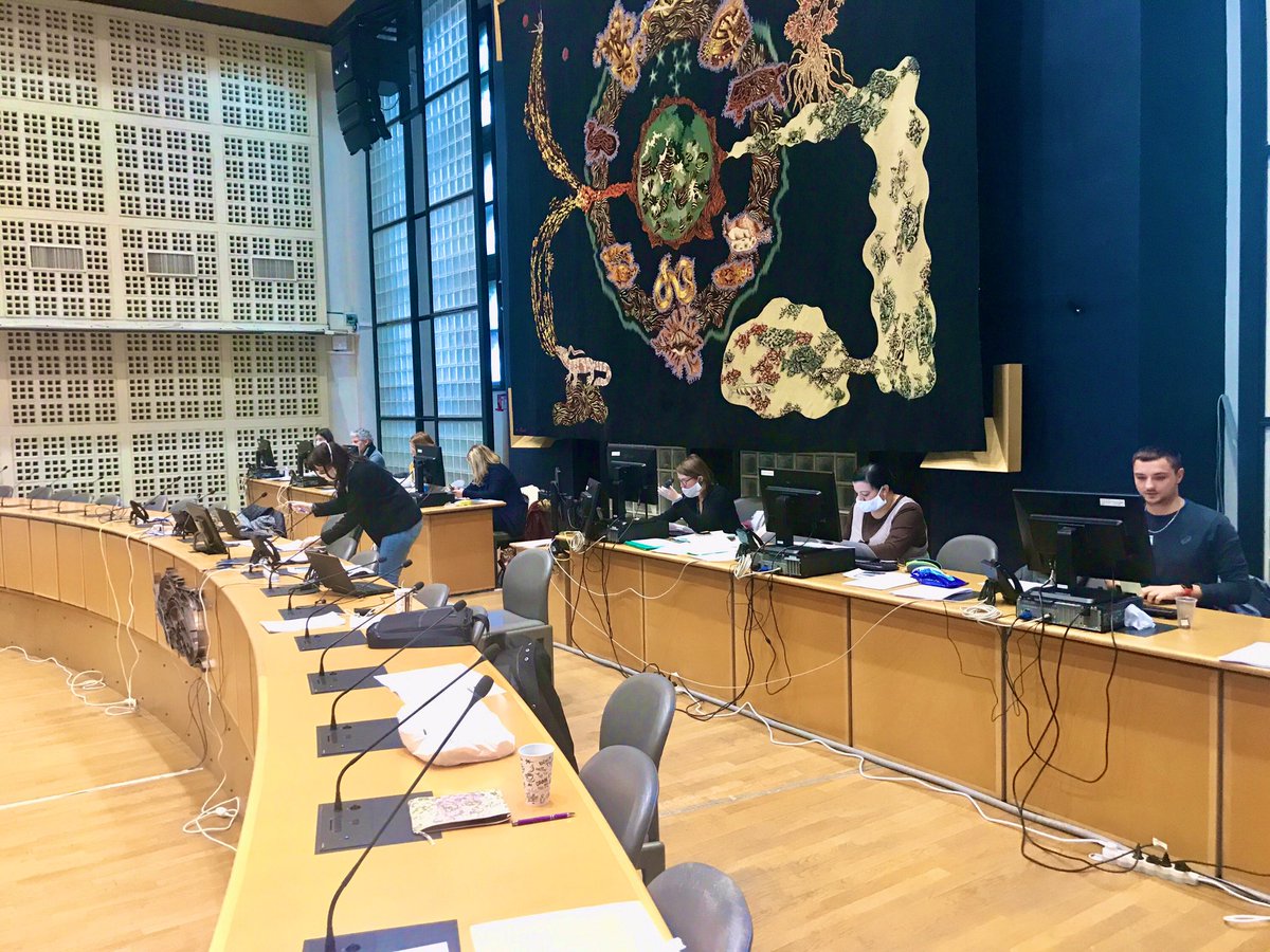 JBGastinne's tweet photo. La salle du conseil municipal transformée en centre d’appel téléphonique par le CCAS pour renforcer les liens avec toutes les personnes fragiles. 
#LeHavre #COVID19france #LHSolidaire https://t.co/3oecCjiY15