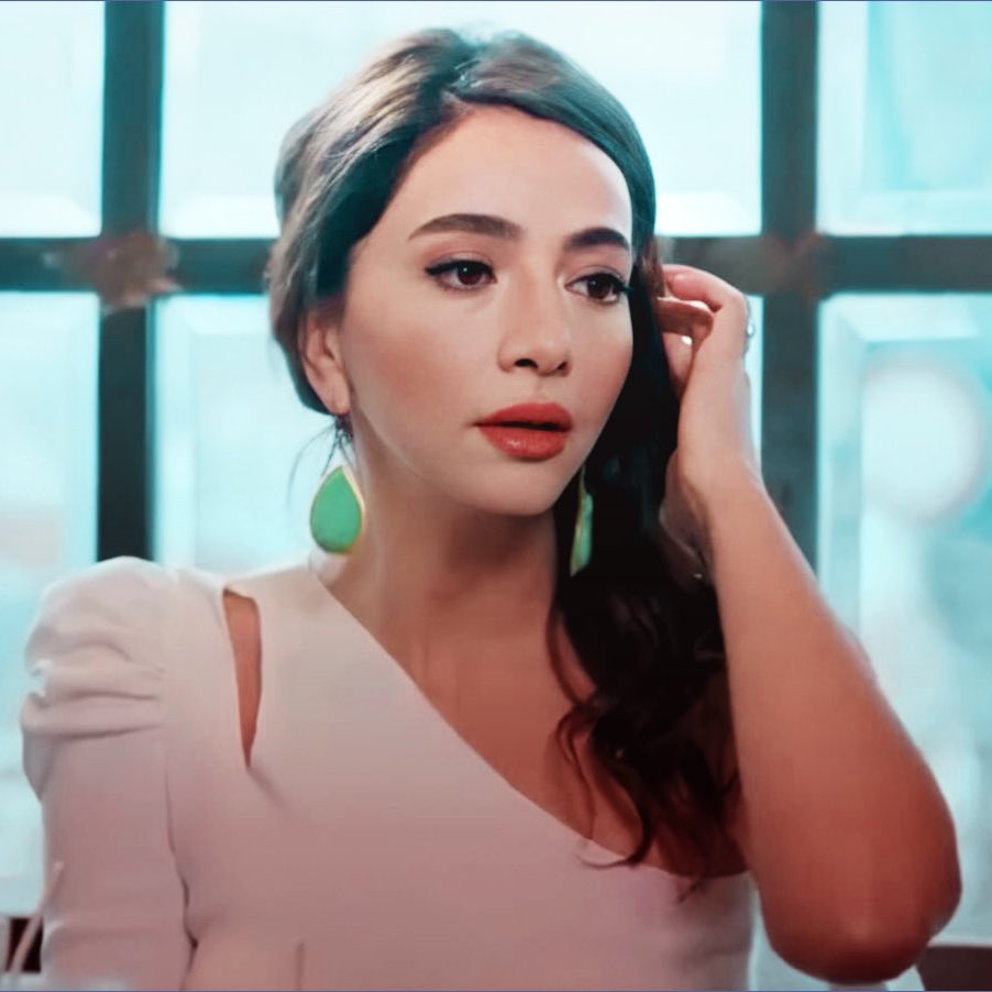 Beyaz rengi ve bu saç sana net yakışıyor şekerim!🖤🌹
<a href="/Oyquuu/">Öykü Gürman</a>