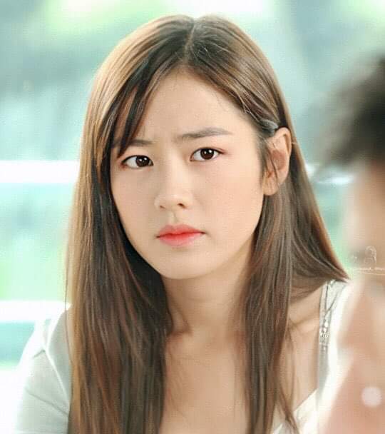 hersheyaaa's tweet photo. how can someone not fall inlove with this beaut 💖 mum son yejin's beauty is timeless look at her.  hyun bin galaw-galaw na and make many babies. the elite ceo and president of seri's choice, my kind of president #istandwithmypresident https://t.co/iwUs8EPXMy