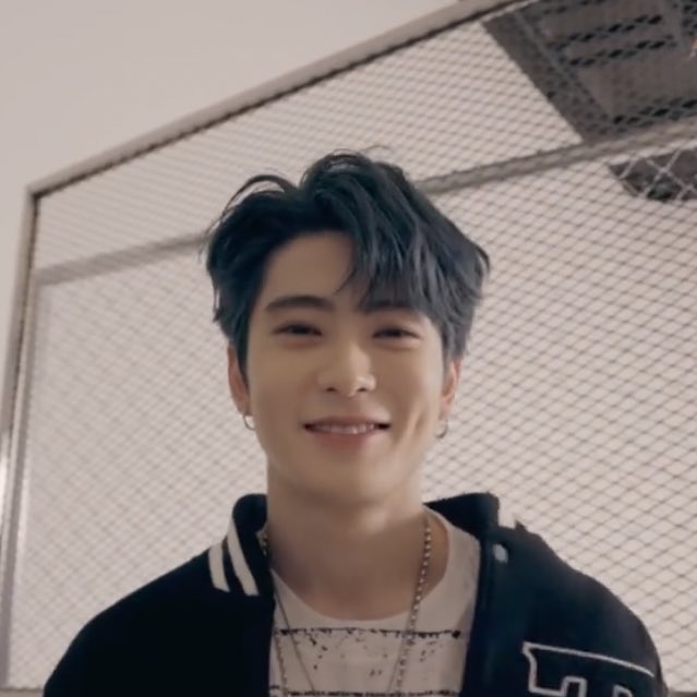 low quality jaehyun tweet media