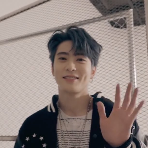 low quality jaehyun tweet media