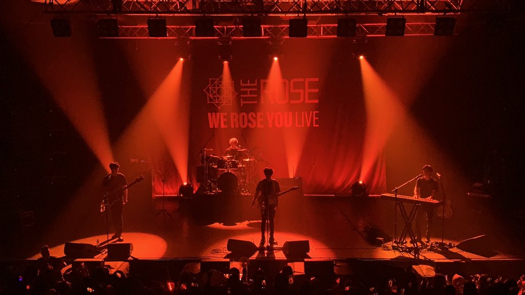 goingnatssss's tweet photo. I am challenging Kpop fans to post a photo you've taken at any Kpop concerts in Malaysia. The only thing is that you DON'T appear in it. Just a pic, no caption. Let's flood our TL to ease this isolation. Copy this, post a photo(s) &amp; let's attend concert virtually in Malaysia! 🇲🇾 https://t.co/UwIOZ4TkWG