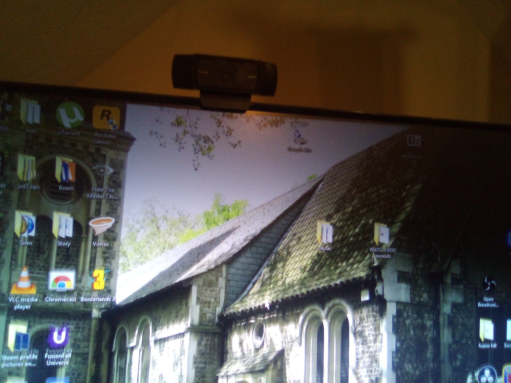 Looks like I need a new monitor. It will be hard editing on this. #newmonitor #computer #tech https://t