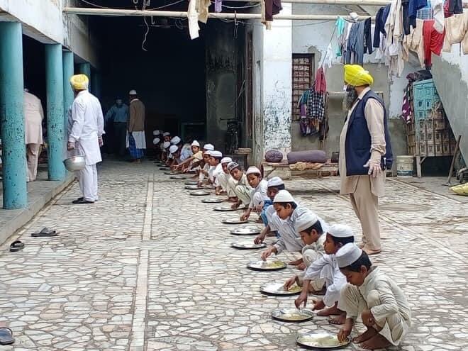 A Gurudwara in Malerkotla, Punjab feeding Madrassa students who couldn’t go home after lockdown was announced.