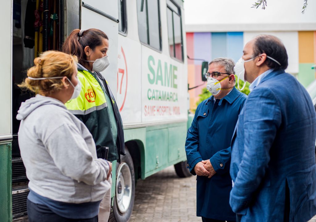 RaulJalil_ok's tweet photo. Con Gustavo, participamos de la reunión del COE ampliado con los sectores que participan de las acciones de prevención por la pandemia de COVID19. Además, recorrimos la obra del Hospital Monovalente y saludamos a los trabajadores de la salud, que dan lo mejor de sí día a día. https://t.co/Q7gWvQ3At7