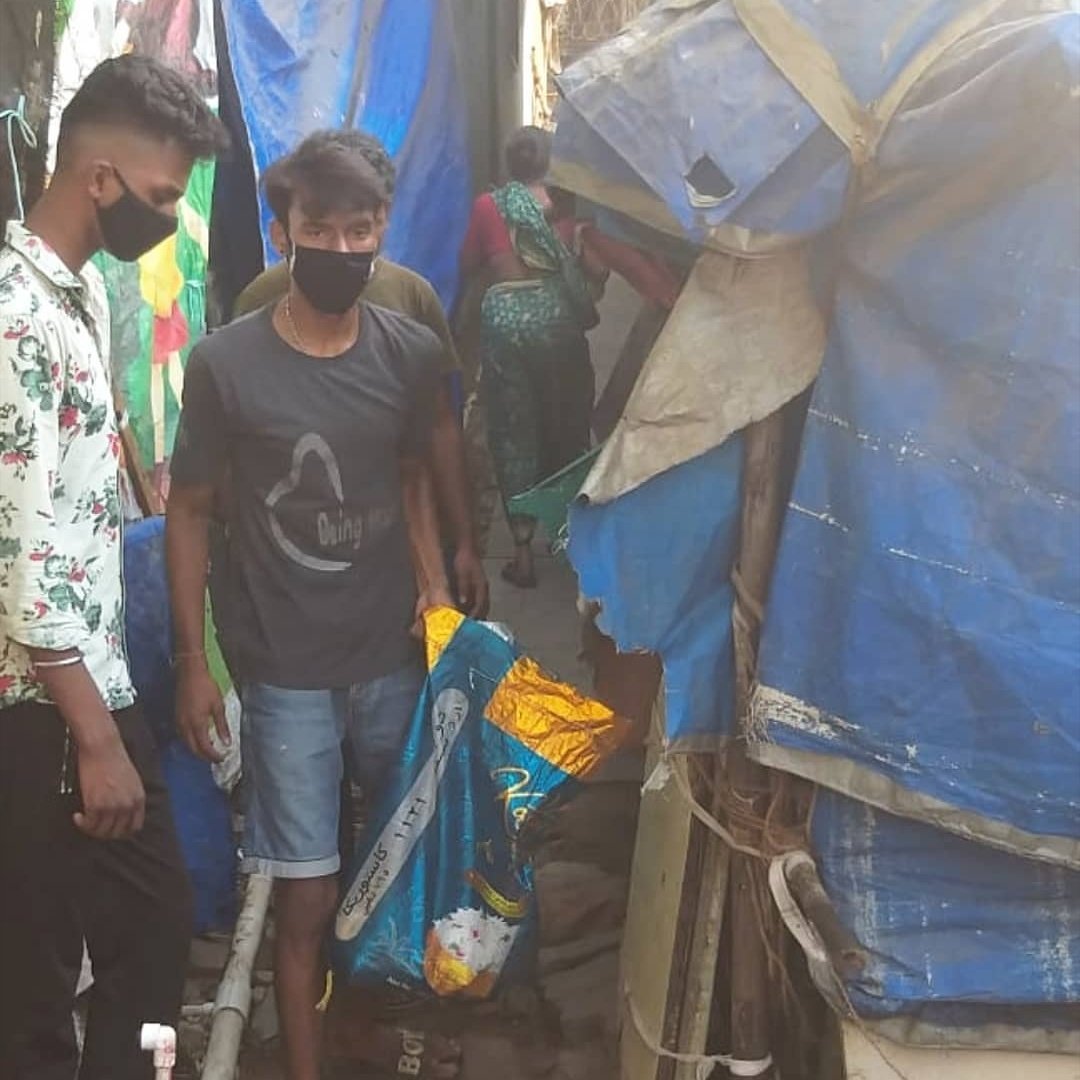 bk007ravi's tweet photo. Helping the helpless brings us joy !!
Very musch inspired from @BeingSalmanKhan @beinghuman
#BeingConsistentIsBeingHuman
Ghar par rahe , Saafh sutre rage !! 🤗🤗 https://t.co/aXmJo53dxS
