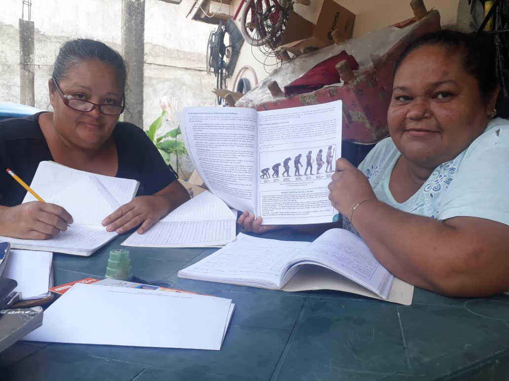uebarinas's tweet photo. Estudiantes del ambiente PDVSA División Boyacá avanzan en el Plan Cada Familia Una Escuela, gracias a la #FormaciónIncesEnCasa @Infoincesbarin1 @alvaro_educ @PetroleroBoyaca @BachillerINCES @EjaaModalidad https://t.co/sVOdrBbKcD
