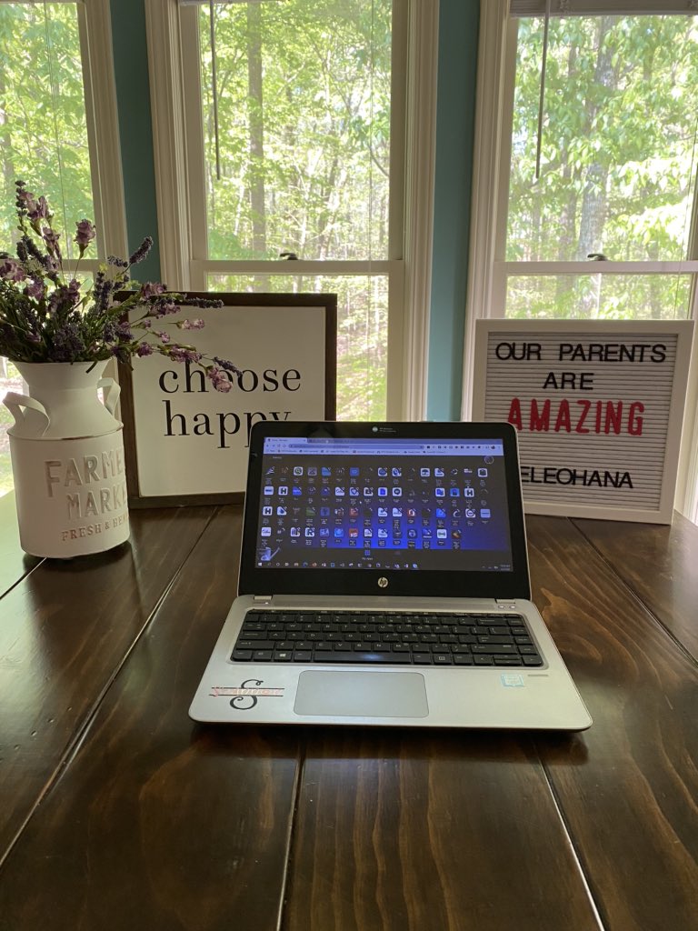 sburge1996's tweet image. This was my Wednesday workspace because it was chilly. When it is warmer my workspace is outside #HopIntoSpringBreakHCS  can’t leave out my Snoopy chalk drawing by @anirose_b that is behind me