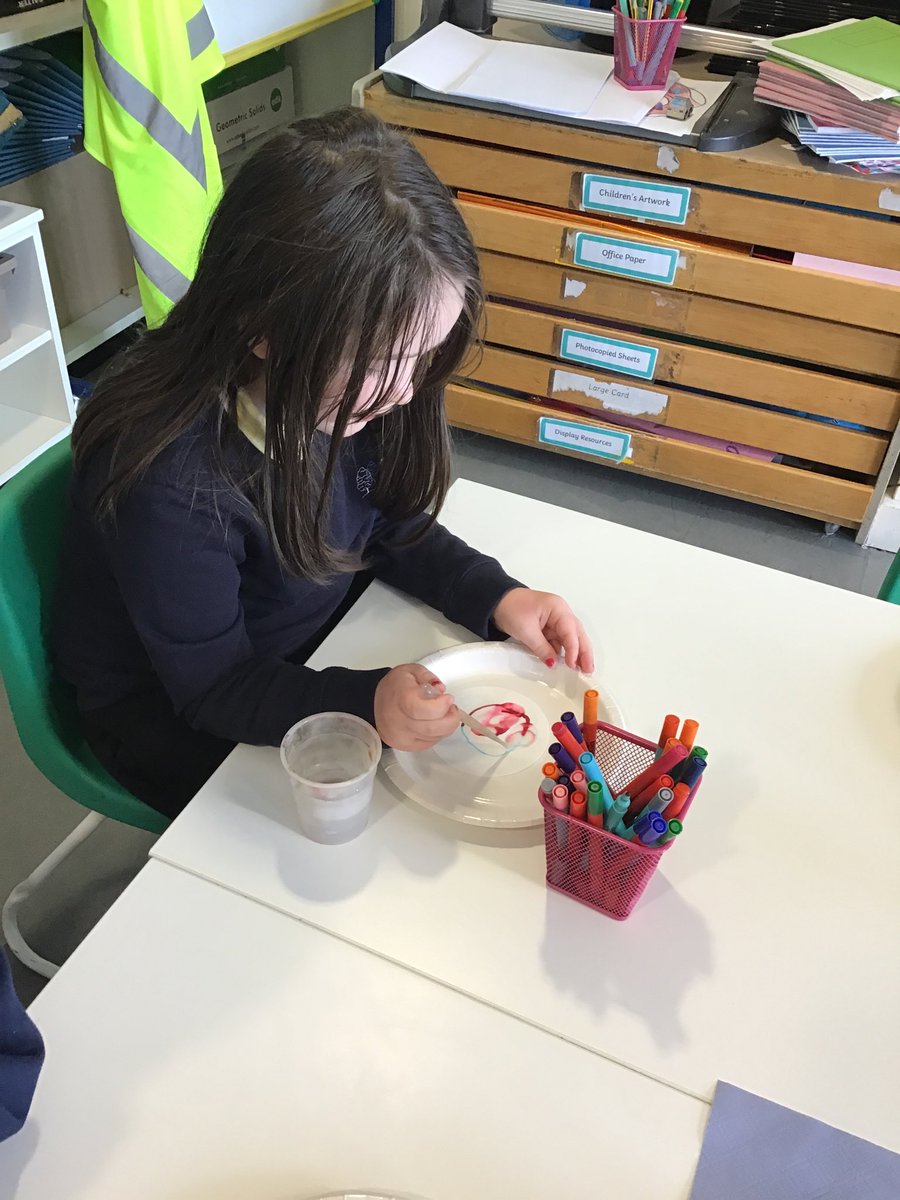 AshmountPrimary's tweet photo. Chromatography in the classroom. #Ashmount #KeyWorkerOffer https://t.co/n6Zinho92Z