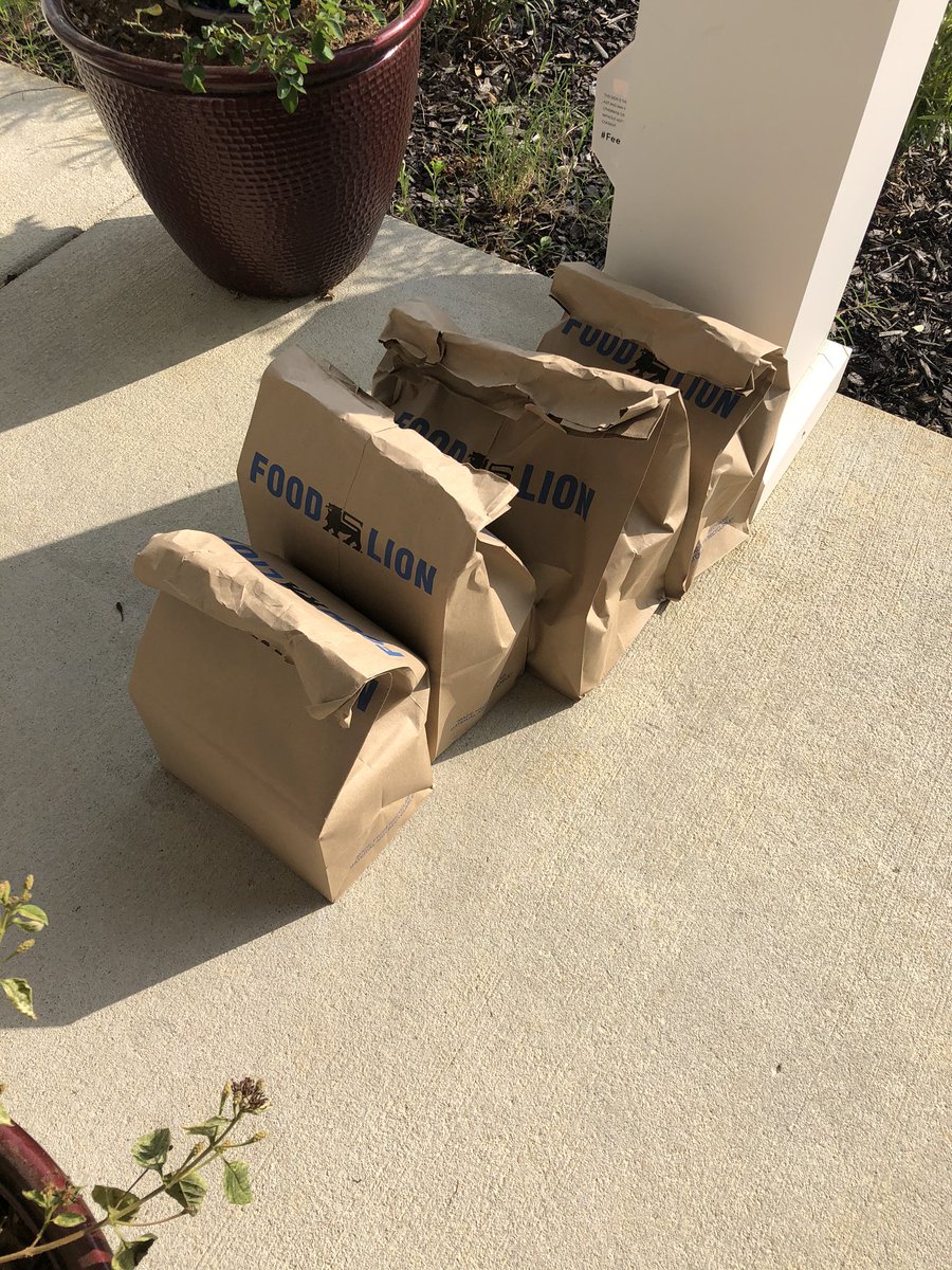 codingauntie's tweet photo. Local SC nonprofit will pickup food donations from your home and distribute to the community’s most vulnerable ❤️ blessed to be able to help!  #SocialDistancing #COVID19 #servesmall #efam #ThankfulThursday @ElevationChurch https://t.co/kdPYNEnyBX