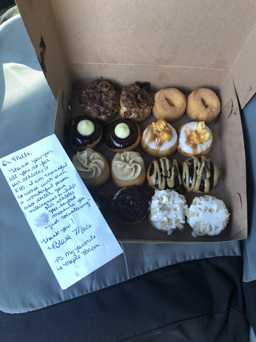 bgermann2's tweet photo. Added a small task to the agenda today. A thank you drop off to our team doc. Practicing social distancing but still finding creative ways to work from home. March was National Athletic Training Month and we didn’t get to fully celebrate. #ATsInAction #CoronaDidntRuinNATM https://t.co/e5ltXed66Z