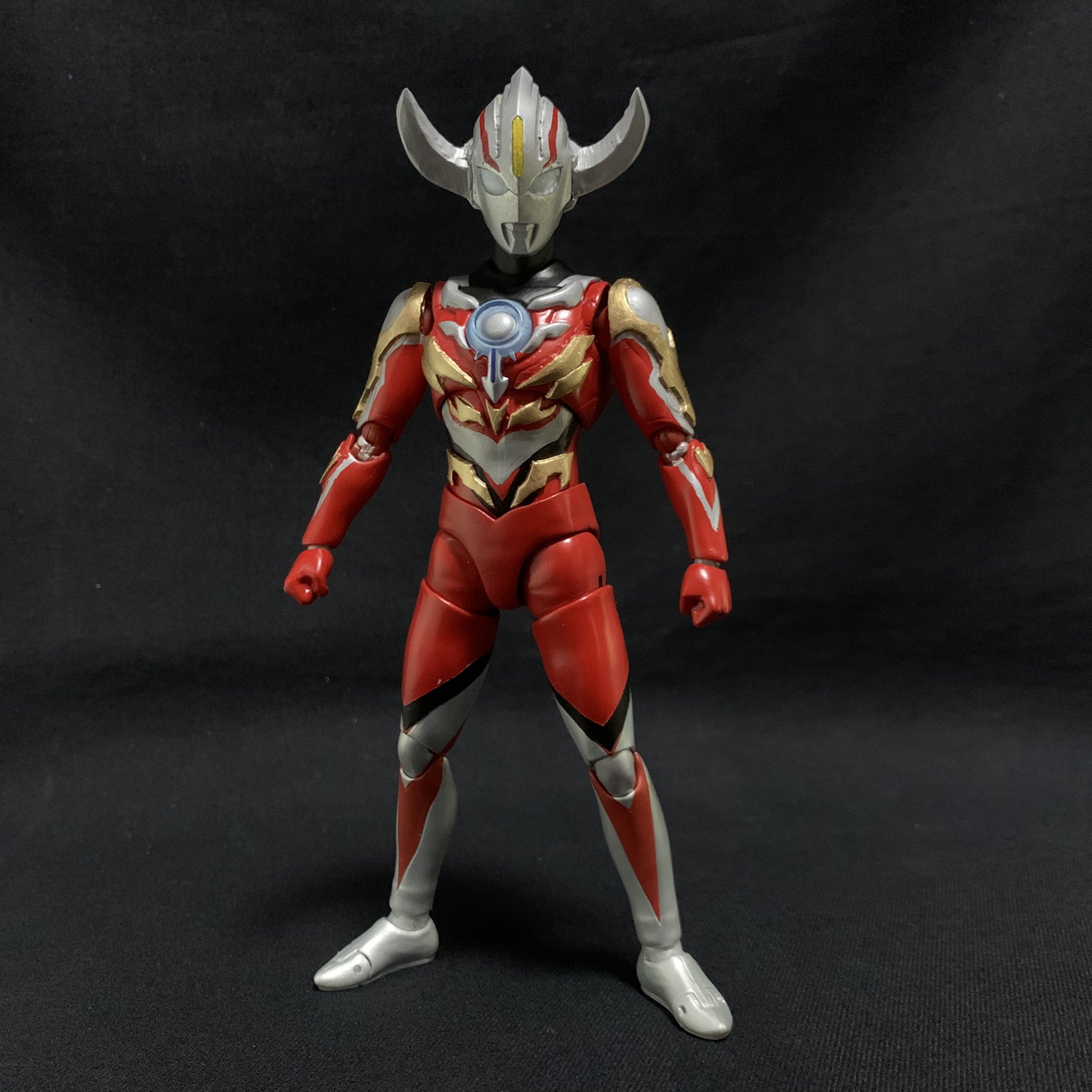 改造品S.H.Figuarts ウルトラマンオーブ バーンマイト 改造品S.H.Figuarts ウルトラマンオーブ バーンマイト