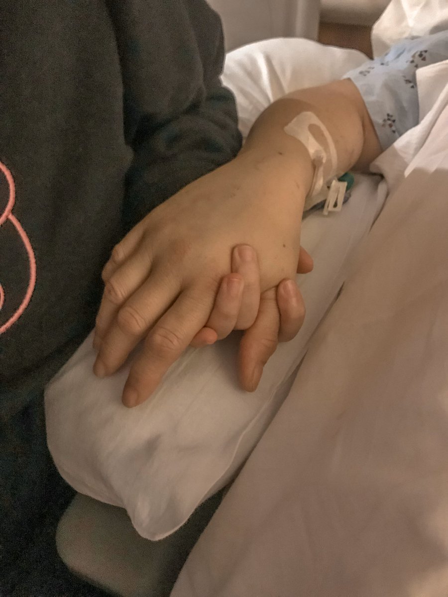 realangelat's tweet photo. @JeffreeStar hi jeffree, I’m 19 and I just lost my mom to a rare cancer called anaplastic thyroid cancer. it was 3.5 weeks from diagnosis to passing. my dad has never been involved in my life. now I am currently trying to make it on my own. hope you’re staying healthy ❤️ https://t.co/HfRKoUk29T