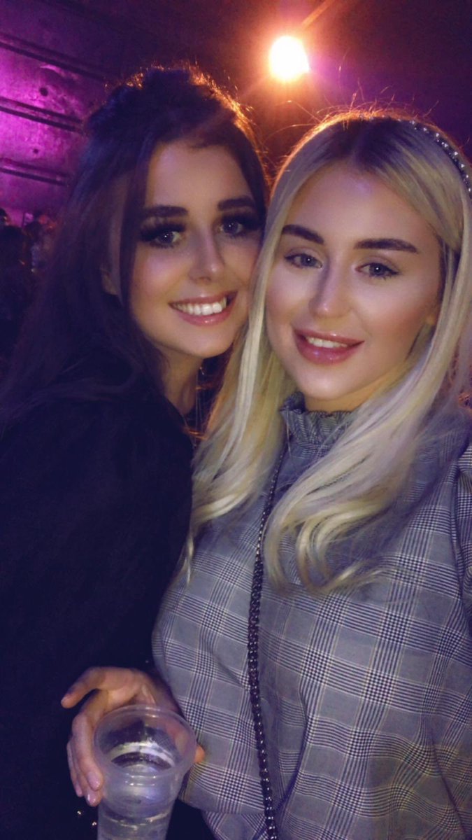 EllieMurren's tweet photo. Wowwww I miss my friends 💔 https://t.co/H7nwHuqx6v