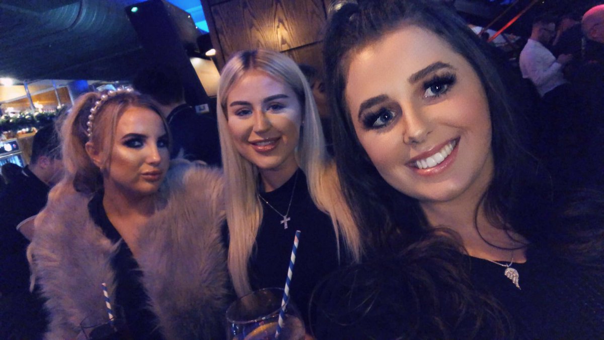 EllieMurren's tweet photo. Wowwww I miss my friends 💔 https://t.co/H7nwHuqx6v