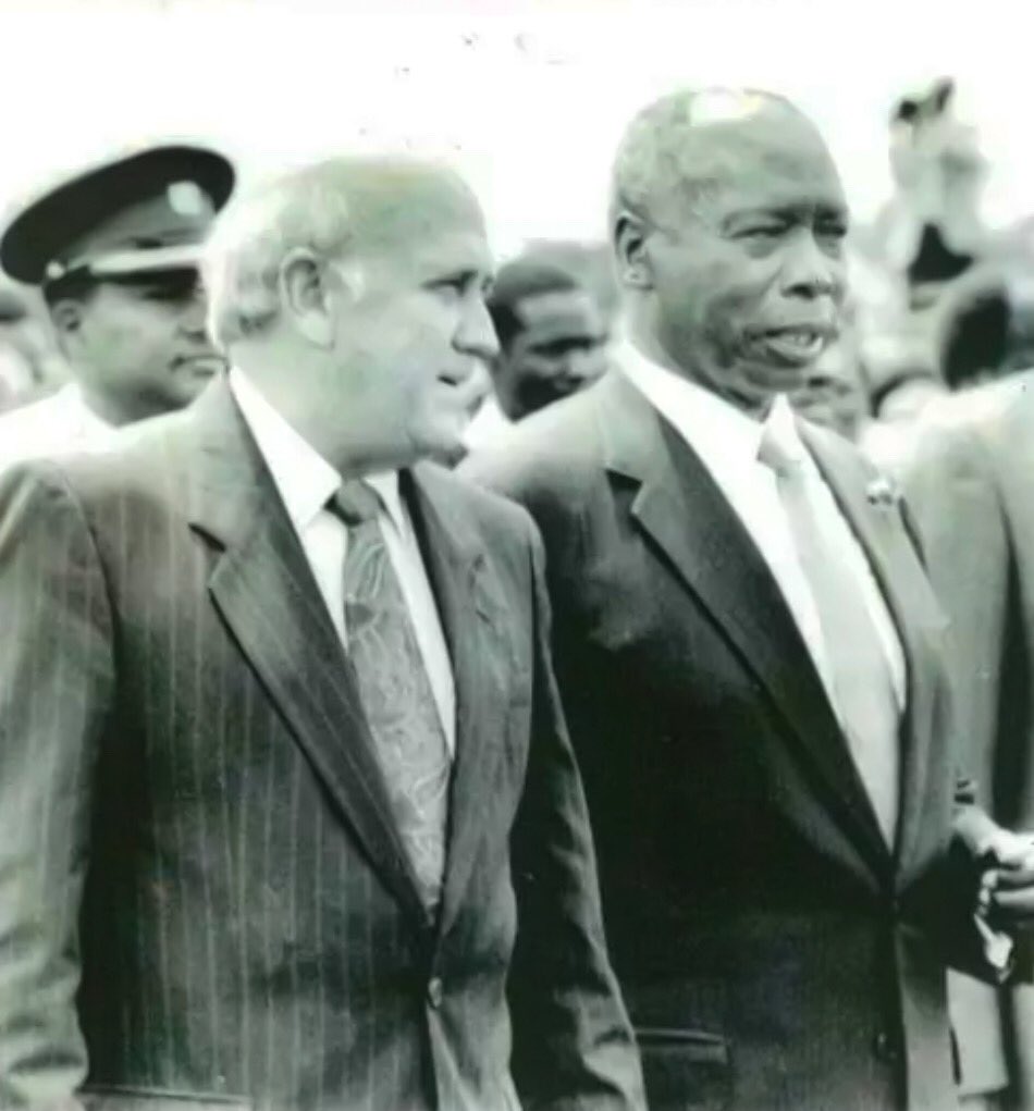  #HistoryKeThread: Two years into his presidency, in June of 1991, apartheid South Africa’s President Frederik de Klerk visited Kenya. The visit was part of a charm offensive tour to a number of African countries.