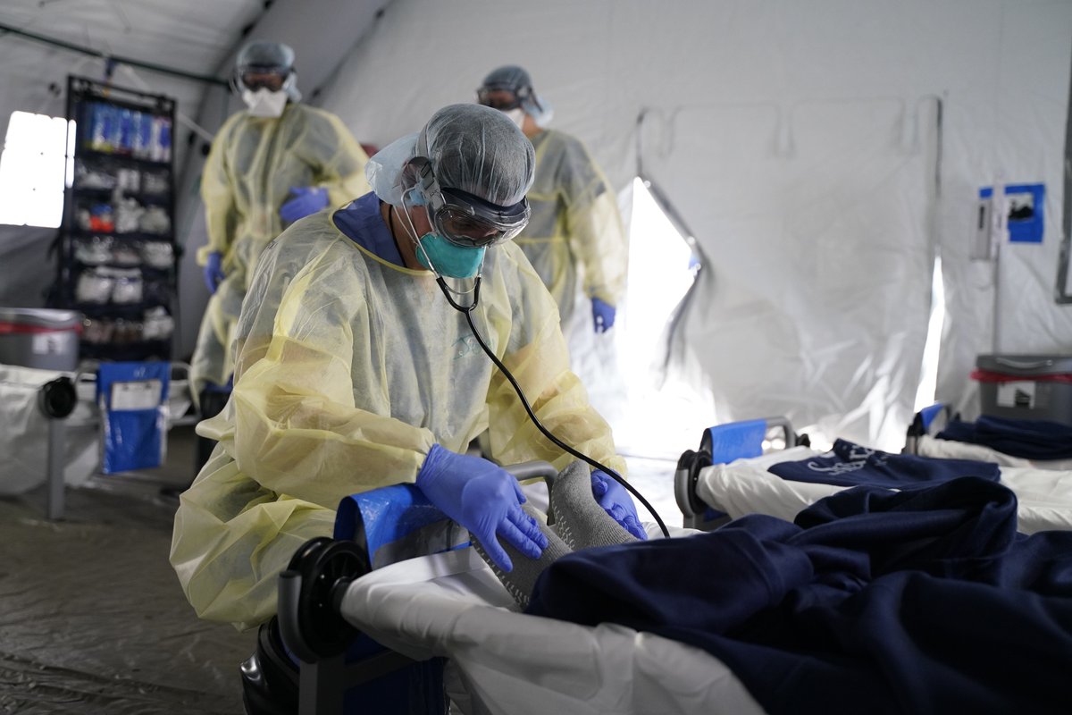 SamaritansPurse's tweet photo. At our Emergency Field Hospital, we are able to care for critically ill patients with the #coronavirus. Yesterday, the doors to our hospital opened to the first patient. https://t.co/QaKoJdKhlz https://t.co/wTlqkQu8tw