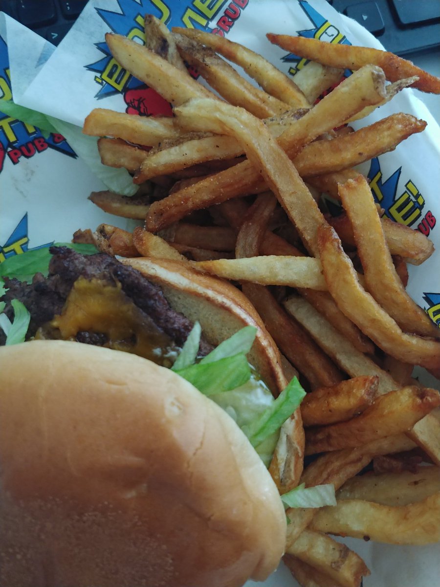 _TristeTV_'s tweet photo. Went for a walk then ordered some GRUB. It's a good day πβ¨π #picklefries #burgerNfries https://t.co/QMrmLCFMUf
