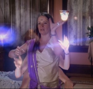 I was inspired by  @stevmagg to rewatch S7 of  #Charmed. I'm going to condense it to 7 episodes. Started at the beginning with "A Call to Arms." Such a pivotal moment for Leo. I loved seeing Barbas back at being a master manipulator with fear.