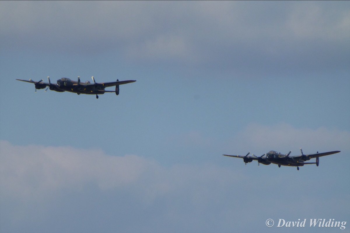 DavidWilding271's tweet photo. Again, taken before I had a โrealโ camera, hereโs the @RAFBBMF and @CWHM Lancasters @SouthportAir in 2014 #onceinalanctime #twolancasters https://t.co/MefaX1Dn73