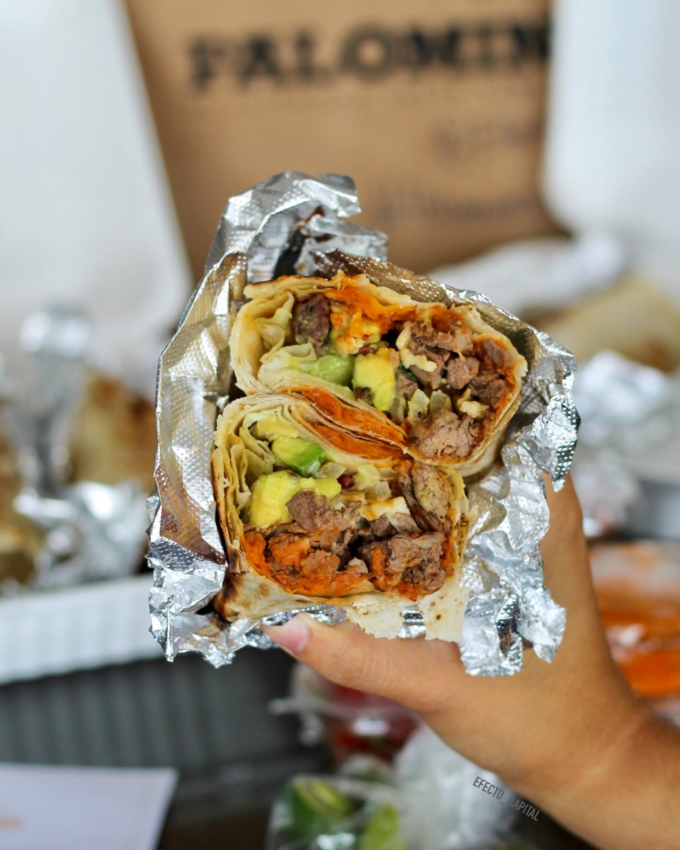 efecto_capital's tweet photo. ¡Apoya a la industria restaurantera pidiendo para llevar o a domicilio!
Estos, son los burritos percherones de 
@Palominos_Mx, filete de cabrería, frijoles maneados, tortilla sobaquera, queso y aguacate 🥑🌯
#ComeCDMX #QuedateEnCasa https://t.co/QebwOWHwyC