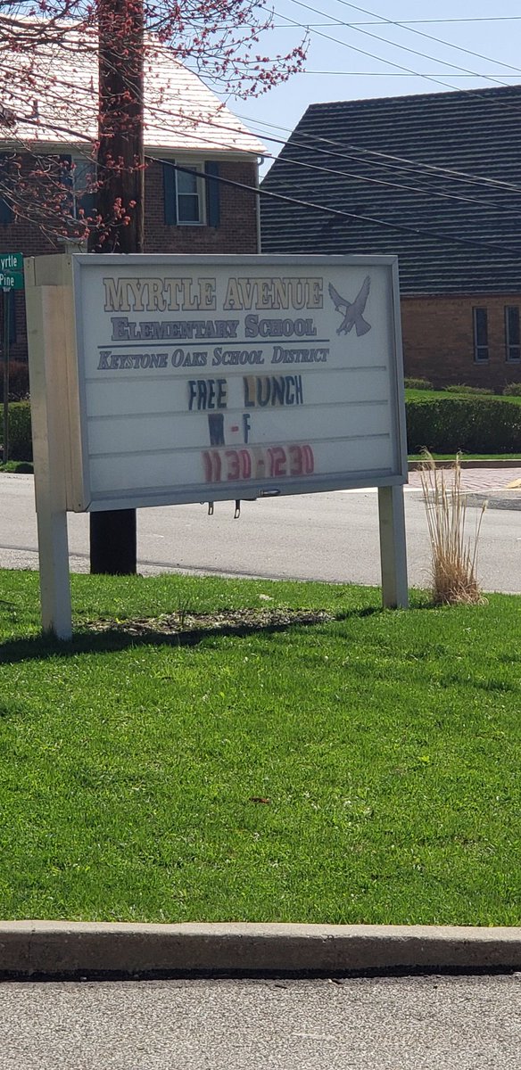 PrincipalMiz's tweet photo. Thank you to our amazing food service workers for delivering lunch to our families every Monday thru Friday. #KOPROUD #KOKIND https://t.co/lazVhMDbI4